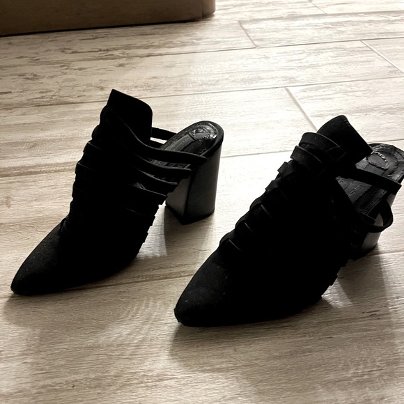 Black Steve Madden Booties - Picture 1 of 2